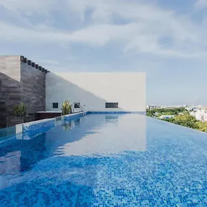 Aparthotel Onebr W Balcony Or Small In Playa Del Carmen, Bbq, Pool Infinite, Whirlpool, Ac, Tv Smart, 200mb, Playa del Carmen